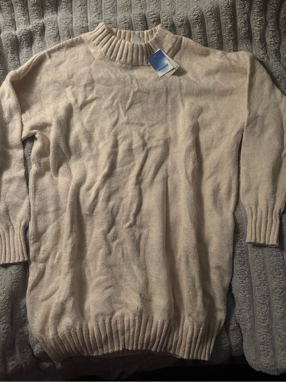 NWT Abound Lightweight Cream Crewneck Sweater